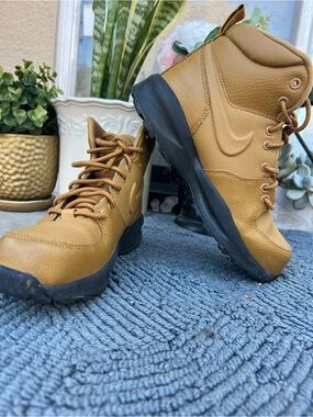 Nike Men’s Brown/Tan Leather Trail Boots